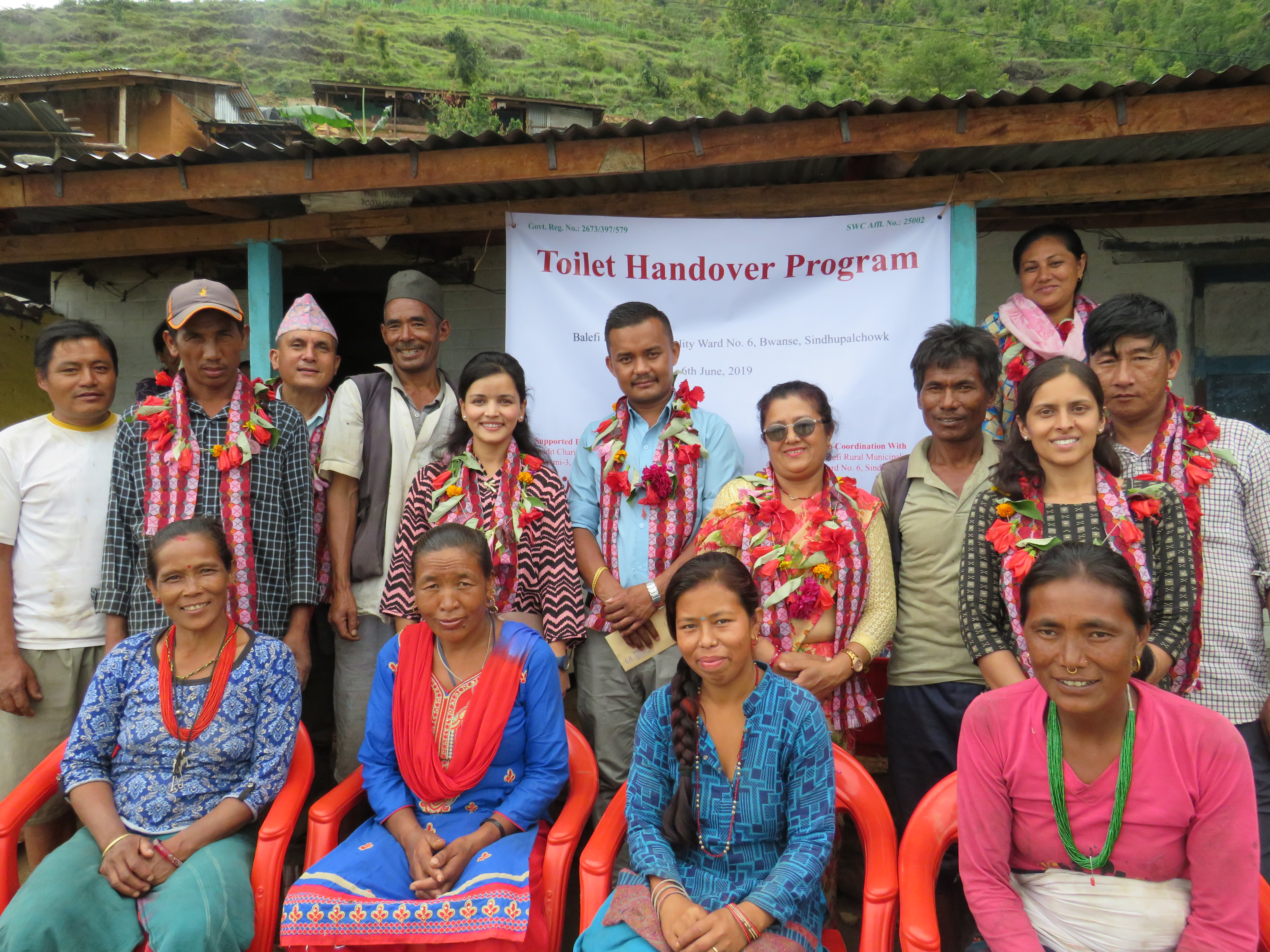 आनन्दित उपकार केन्द्रद्वारा शौचालय निर्माण तथा हस्तान्तरण