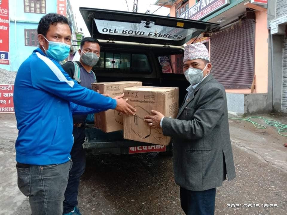 लिभिङ ब्याप्टिस्ट चर्च ललितपुरद्वारा अक्सिजन कन्सन्ट्रेटर र वाटर बोइलर सहयोग