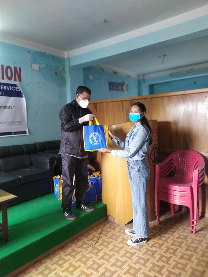 पत्रकारलाई नेपाल ख्रीष्टिय राहत सेवाद्वारा स्वास्थ्य सामाग्री वितरण