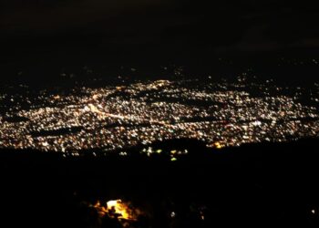 सराङकोटबाट पोखराको सुन्दर रात्रि दृश्य