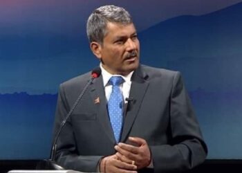 बैंकले नियमविपरीत ब्याज लिएको भए उजुरी गर्नुस् : गभर्नर अधिकारी