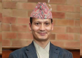 पत्रकार रायमाझीलाई ‘लिभिङ फर अदर’ अवार्ड प्रदान गरिँदै